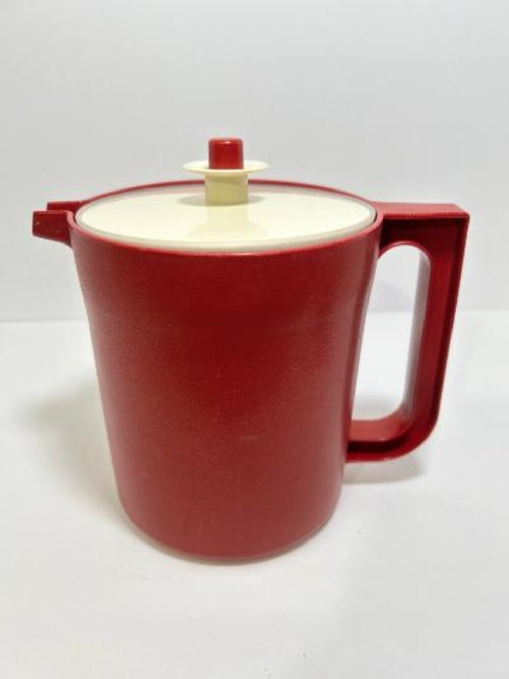 Vintage Tupperware 1.5 Quart  Red Push Button Pitcher with Lid 1575